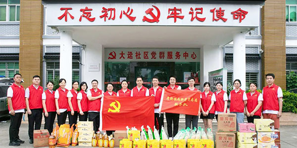 欧亚国际：阳光护航创先锋 效劳群众零距离